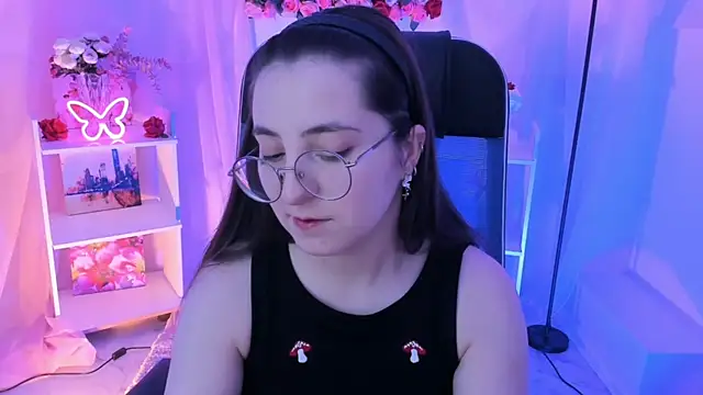 Snapshot of VirtuallVoyant chatting on October 21, 2025, 4:46 am VirtuallVoyant online show from October 21, 2025, 4:46 am