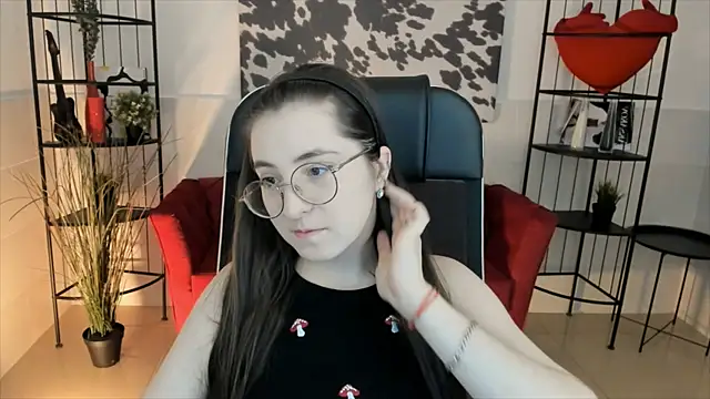 Snapshot of VirtuallVoyant chatting on November 12, 2025, 2:23 am VirtuallVoyant online show from November 12, 2025, 2:23 am