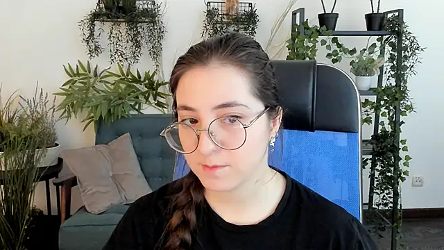 Snapshot of VirtuallVoyant chatting on November 26, 2025, 6:58 am VirtuallVoyant online show from November 26, 2025, 6:58 am