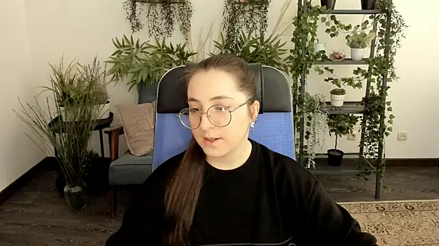 Snapshot of VirtuallVoyant chatting on November 28, 2025, 5:10 am VirtuallVoyant online show from November 28, 2025, 5:10 am