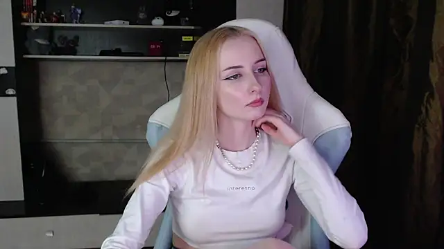 Cutti Crystal online show from March 23, 2026, 8:35 pm