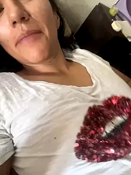 Snapshot of Huitaca_ chatting on October 26, 2025, 2:23 pm Huitaca online show from October 26, 2025, 2:23 pm