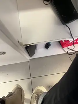 kamo012000 online show from November 27, 2025, 1:57 pm