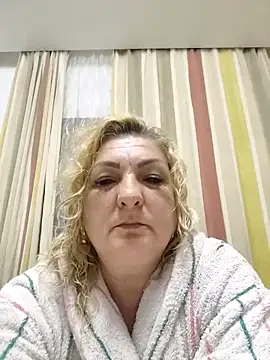 clarabbw47 online show from April 25, 2026, 8:28 pm