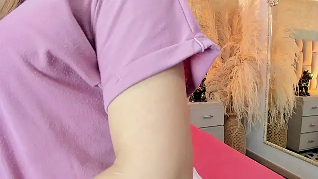 cloesummerr  online show from January 16, 2026, 1:15 pm