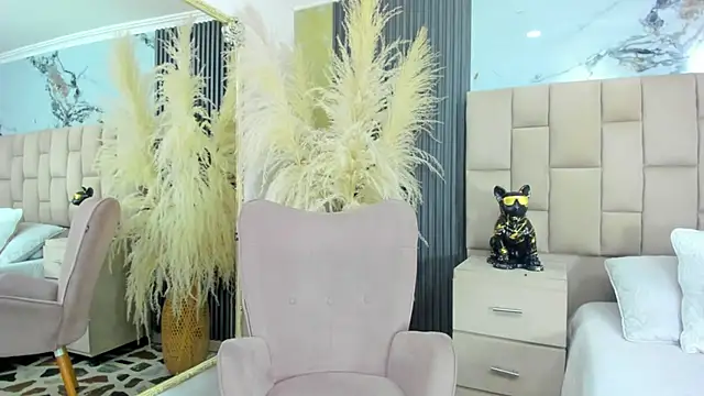 cloesummerr  online show from February 15, 2026, 12:47 pm