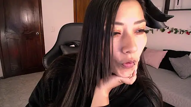 Mia 1120 online show from October 7, 2025, 2:03 pm