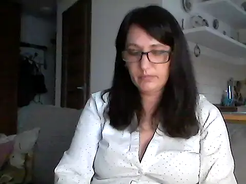 Snapshot of Elena48324 chatting on May 13, 2026, 5:21 pm Elena48324 online show from May 13, 2026, 5:21 pm