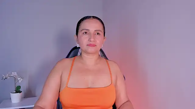 Snapshot of Zafiro__Brown chatting on May 23, 2026, 9:30 pm Zafiro Brown online show from May 23, 2026, 9:30 pm