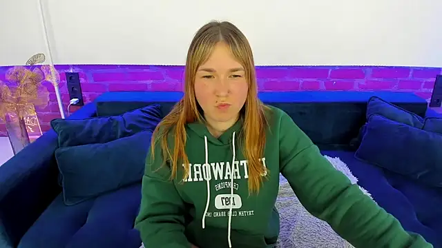 Sofii darling online show from November 19, 2025, 5:35 pm