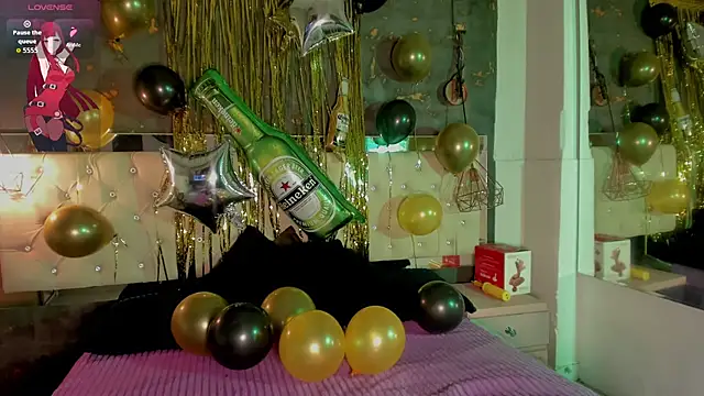 Snapshot of Viiolettlopez chatting on October 4, 2025, 2:15 pm Viiolettlopez online show from October 4, 2025, 2:15 pm