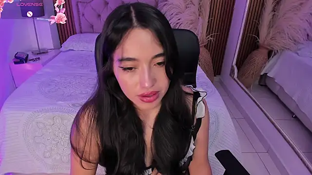 Snapshot of Starbutterflyy_ chatting on February 7, 2026, 5:00 am Starbutterflyy online show from February 7, 2026, 5:00 am