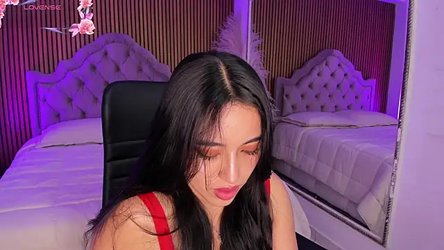 Snapshot of Starbutterflyy_ chatting on March 9, 2026, 5:00 am Starbutterflyy online show from March 9, 2026, 5:00 am