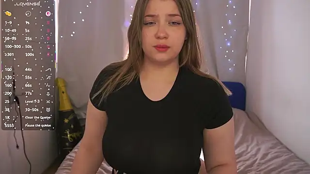 CuteSharloti online show from May 27, 2026, 4:04 pm