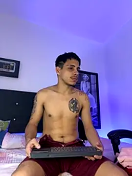 Snapshot of Luke_Stone chatting on November 7, 2025, 6:19 pm Luke Stone online show from November 7, 2025, 6:19 pm