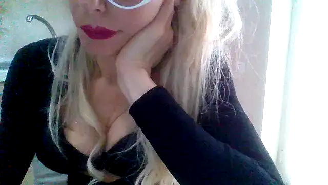 Kelly80 online show from April 22, 2026, 3:35 pm