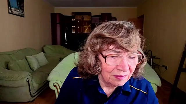 Snapshot of Betty_Brick chatting on November 30, 2025, 10:19 am Betty Brick online show from November 30, 2025, 10:19 am