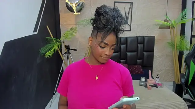 Snapshot of alana_bonny chatting on June 3, 2026, 2:19 pm alana bonny online show from June 3, 2026, 2:19 pm