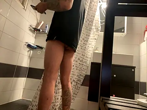 Snapshot of Tholel420 chatting on November 24, 2025, 8:41 pm Tholel420 online show from November 24, 2025, 8:41 pm