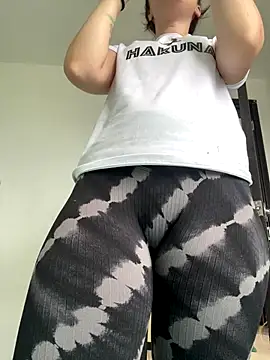 Snapshot of Megan_colsom chatting on October 30, 2025, 5:35 pm Megan colsom online show from October 30, 2025, 5:35 pm