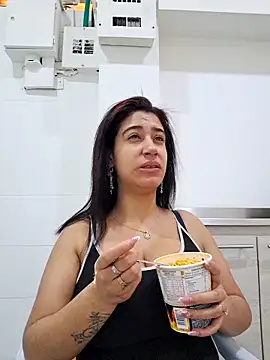 Samantha hotly online show from April 3, 2026, 2:37 pm