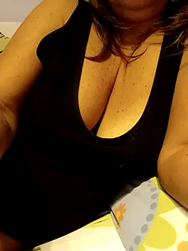 Snapshot of fuffettina chatting on October 28, 2025, 9:13 am fuffettina online show from October 28, 2025, 9:13 am