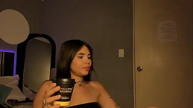 Snapshot of Emilybeltons chatting on January 14, 2026, 8:14 pm Emilybeltons online show from January 14, 2026, 8:14 pm