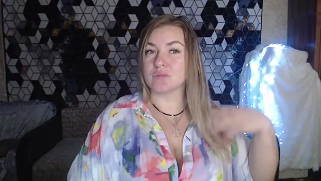 NikaSkylink online show from November 24, 2025, 8:08 pm