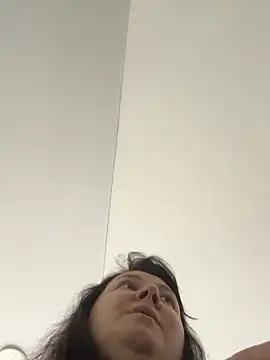 Snapshot of Liza_Will chatting on October 22, 2025, 8:14 am Liza Will online show from October 22, 2025, 8:14 am