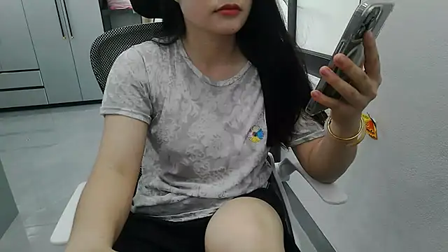 Snapshot of Emachiii chatting on May 14, 2026, 1:12 am Emachiii online show from May 14, 2026, 1:12 am