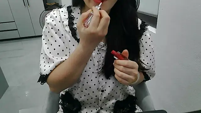 Snapshot of Emachiii chatting on May 17, 2026, 12:34 pm Emachiii online show from May 17, 2026, 12:34 pm
