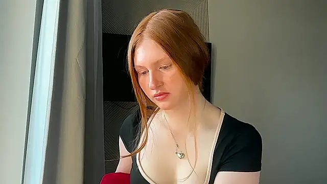 Snapshot of LuxXAngel chatting on June 6, 2026, 1:11 am LuxXAngel online show from June 6, 2026, 1:11 am