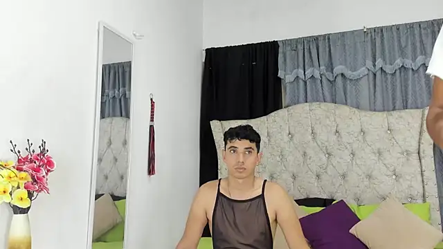 daring sexy boys online show from November 7, 2025, 7:03 pm