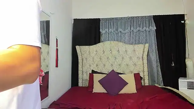 daring sexy boys online show from November 9, 2025, 7:12 pm