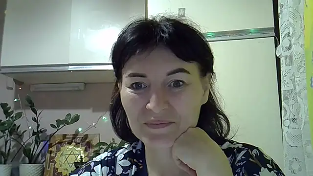 Krystal 82 online show from October 2, 2025, 5:42 pm