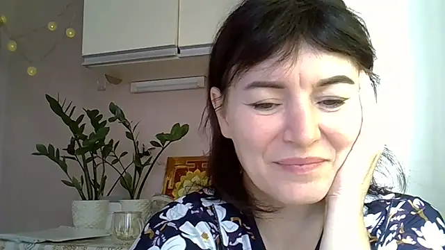 Krystal 82 online show from October 19, 2025, 8:59 am