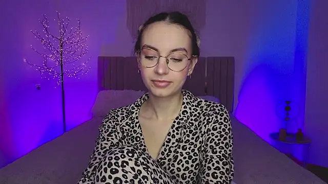 Real cutie1 online show from March 18, 2026, 2:09 pm