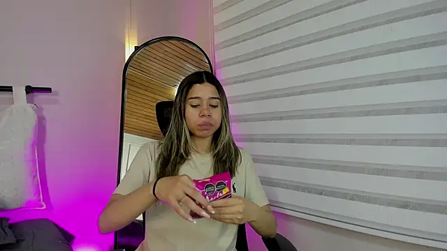 Snapshot of Rachell_criss chatting on September 11, 2025, 4:12 am Rachell criss online show from September 11, 2025, 4:12 am