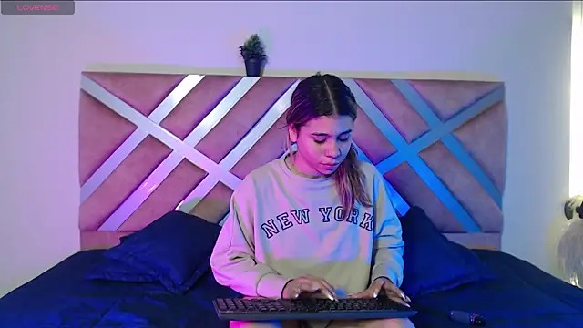 Snapshot of Rachell_criss chatting on September 26, 2025, 3:43 am Rachell criss online show from September 26, 2025, 3:43 am