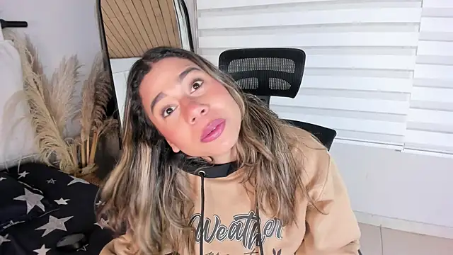 Snapshot of Rachell_criss chatting on November 5, 2025, 4:01 am Rachell criss online show from November 5, 2025, 4:01 am