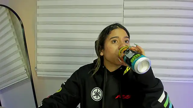 Snapshot of Rachell_criss chatting on November 15, 2025, 3:59 am Rachell criss online show from November 15, 2025, 3:59 am