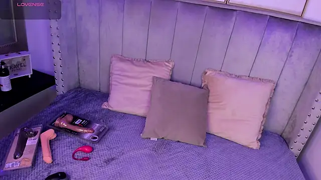 Seshat Hitt online show from October 10, 2025, 3:16 am