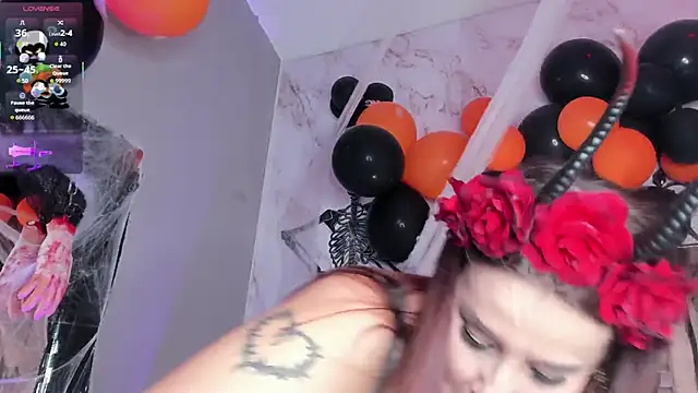 ErikaMontiel   online show from October 12, 2025, 8:41 pm