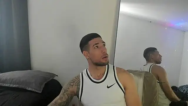 ThiagoLugo online show from April 1, 2026, 4:04 pm