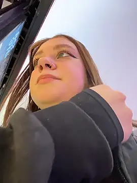 lucy-joy online show from February 8, 2026, 9:34 am