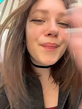 lucy-joy online show from April 4, 2026, 9:40 am