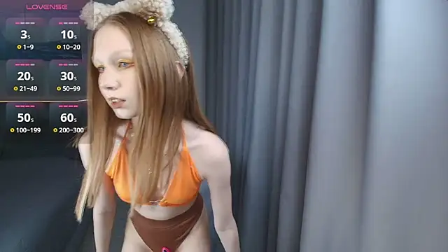 FoxyMira online show from September 22, 2025, 1:24 pm