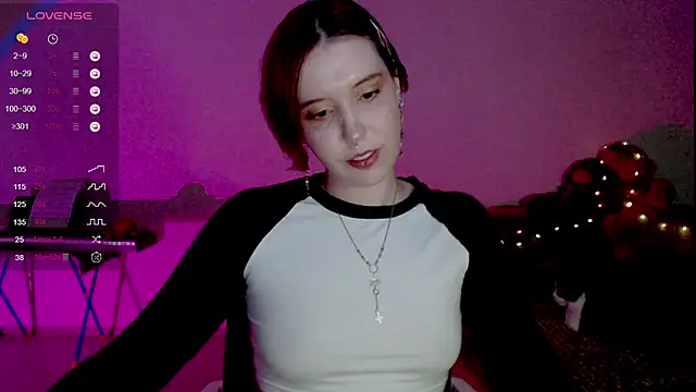 Snapshot of Ruby_Flame chatting on October 14, 2025, 5:36 pm Ruby Flame online show from October 14, 2025, 5:36 pm