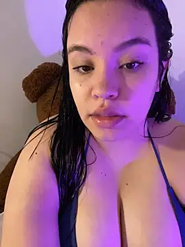 Snapshot of Emily_Taylor2 chatting on October 16, 2025, 2:01 am Emily Taylor2 online show from October 16, 2025, 2:01 am