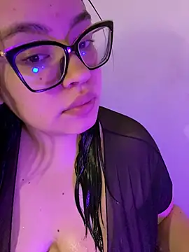 Snapshot of Emily_Taylor2 chatting on October 18, 2025, 1:52 am Emily Taylor2 online show from October 18, 2025, 1:52 am